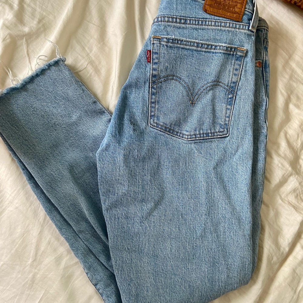Levi’s - Picture 3 of 5